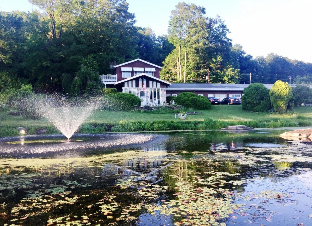 Lake Moc A Tek Inn Lakeville Exterior photo