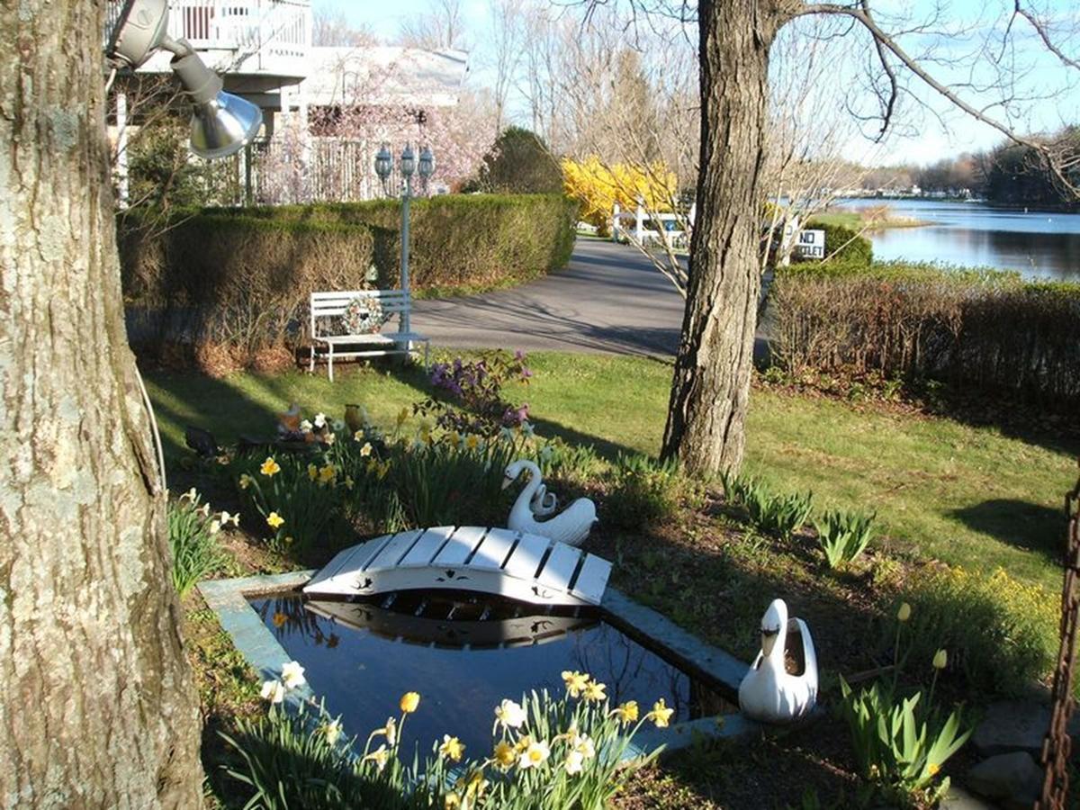 Lake Moc A Tek Inn Lakeville Exterior photo
