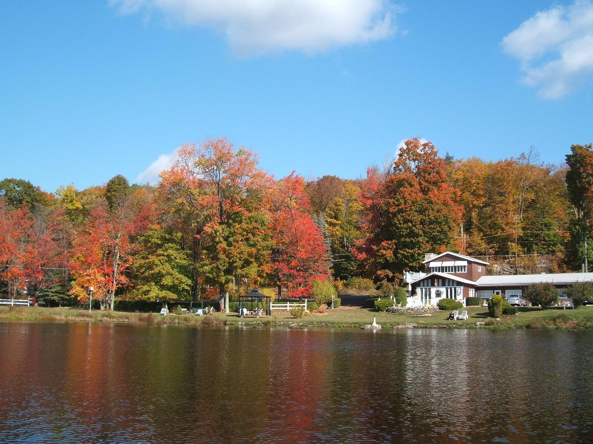 Lake Moc A Tek Inn Lakeville Exterior photo