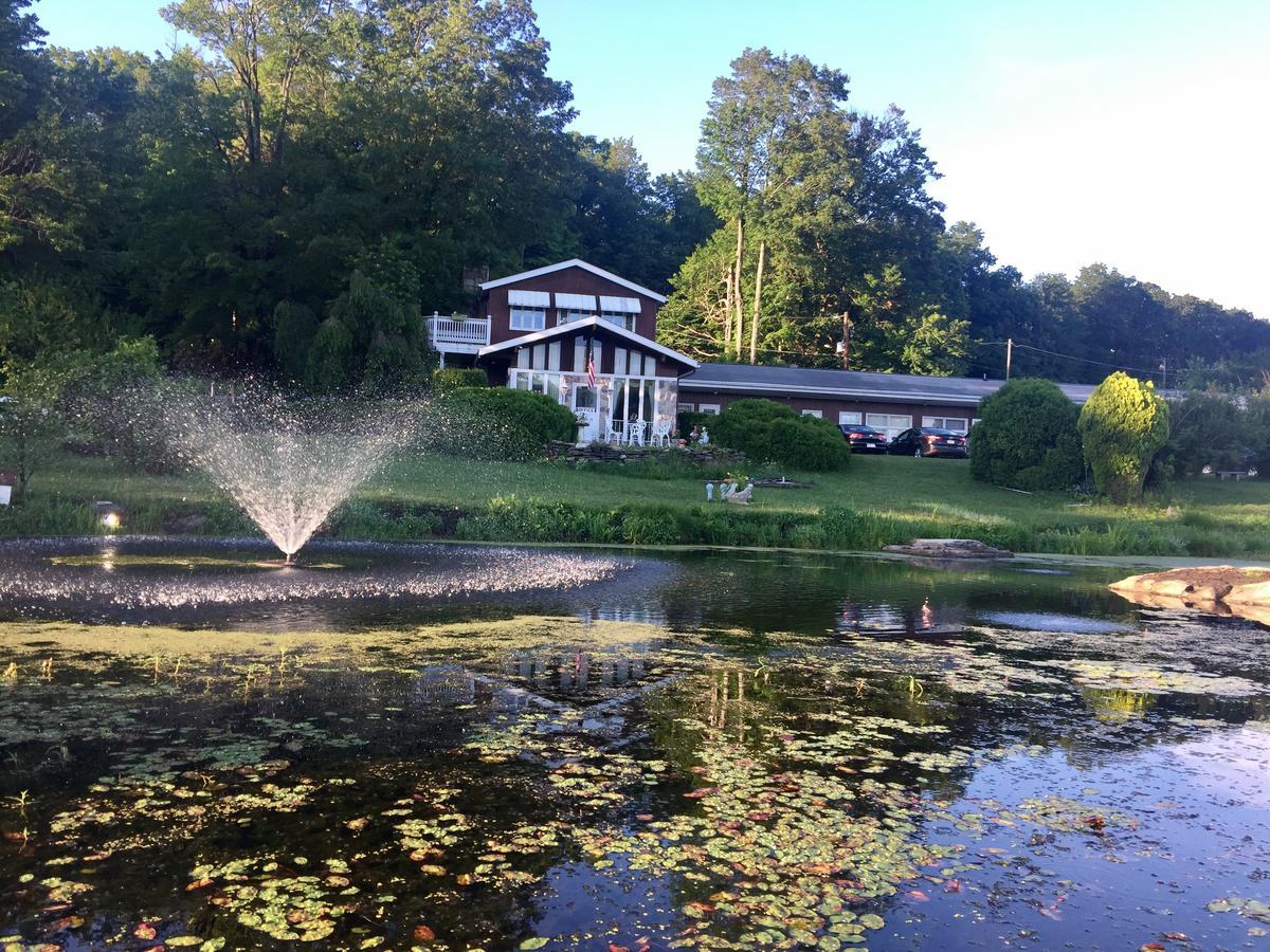 Lake Moc A Tek Inn Lakeville Exterior photo