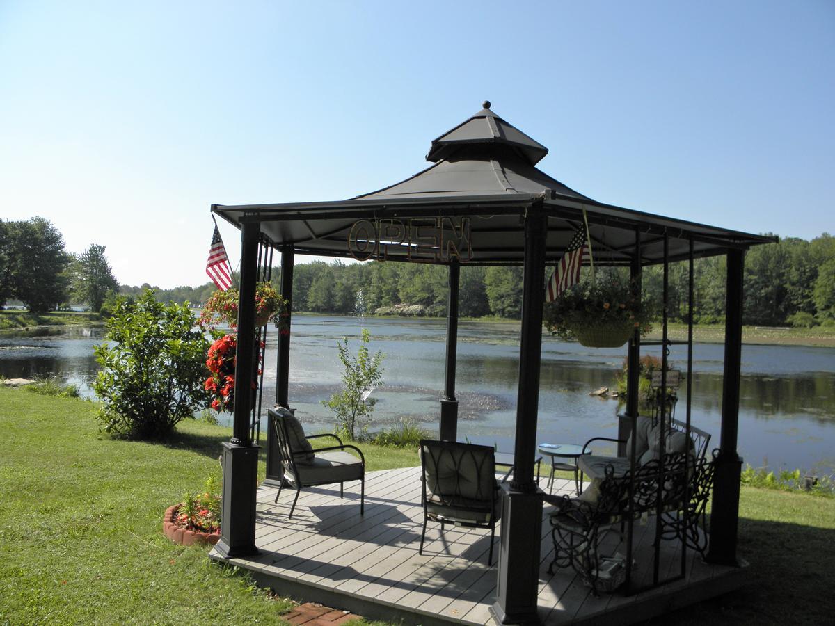 Lake Moc A Tek Inn Lakeville Exterior photo